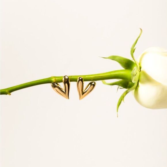 Elegant Gold Heart Earrings A935 - Picture 4 of 4